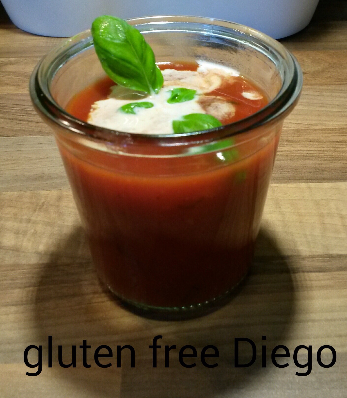 Schnelles Tomaten-Basilikum Süppchen – Gluten free Diego